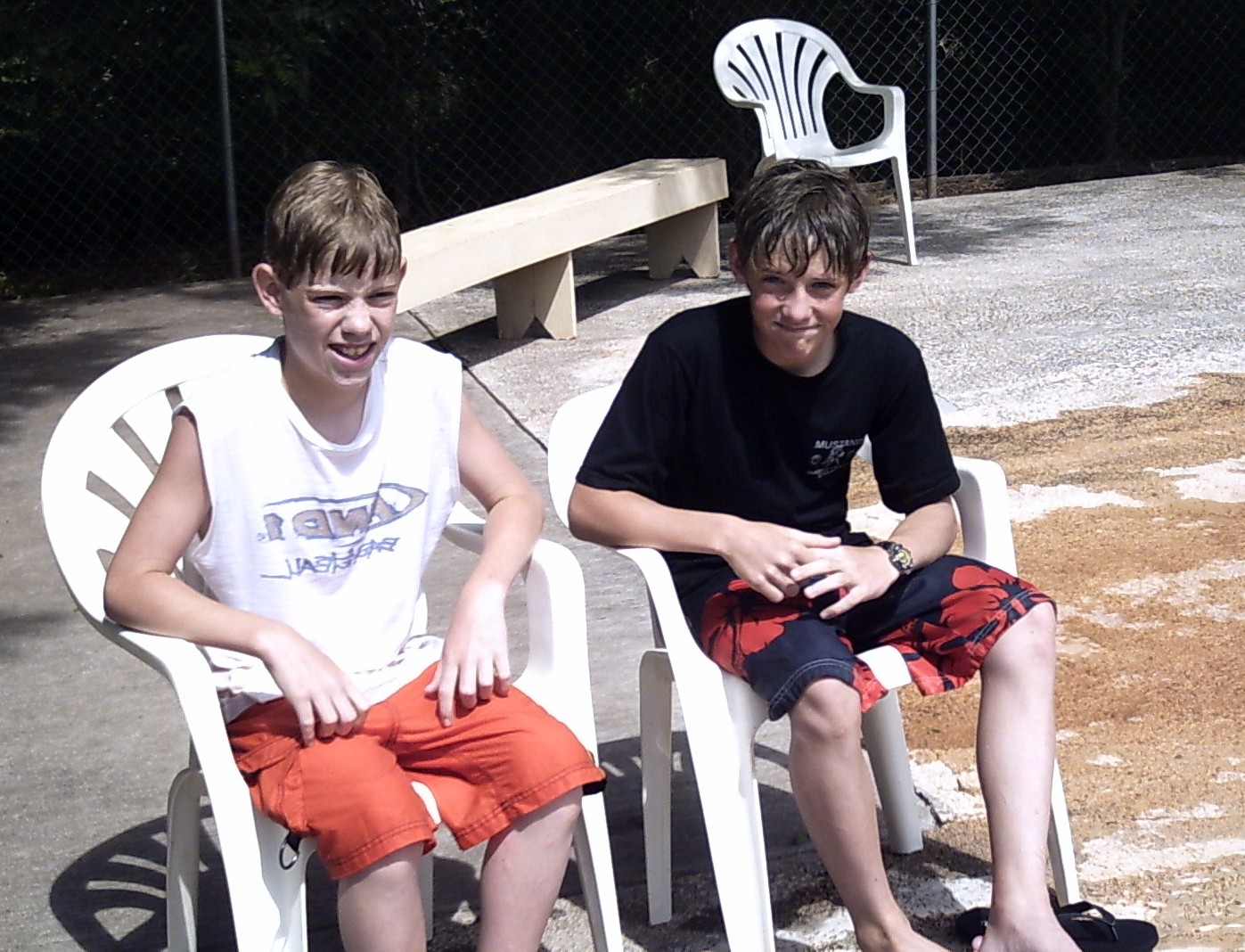 2 boys